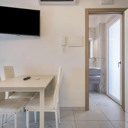 Apartament Planet 103 *